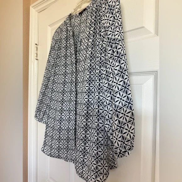 NOT YOUR DAUGHTER’S JEANS NYDJ Button Up Blouse Pleated Back Covered Buttons XS - Picture 3 of 9